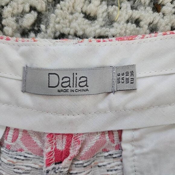 3/$15 Dahlia Pink Printed Dressy Shorts Size 6 - Picture 2 of 5